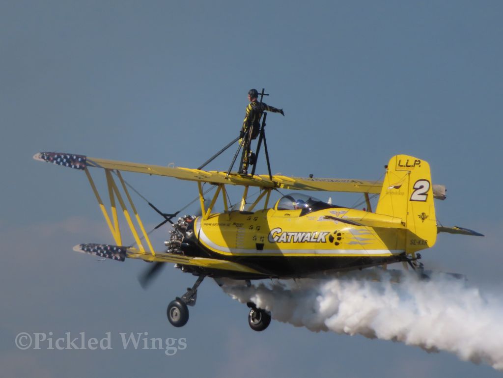 Wing walker at HK 2